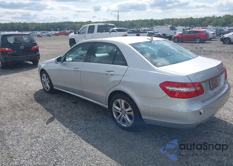2011 Mercedes-Benz E 350 4Matic z USA, uszkodzony, nr VIN WDDHF8HB8BA463304
